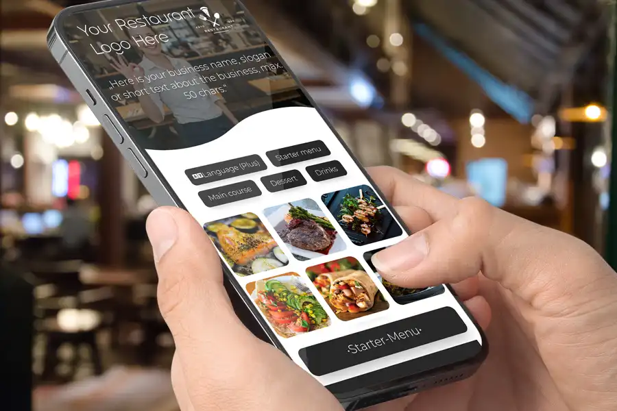 Person hält ein Smartphone in der Hand, auf dessen Bildschirm die Speisekarte von Bizandoo in der Plus Version angezeigt wird.