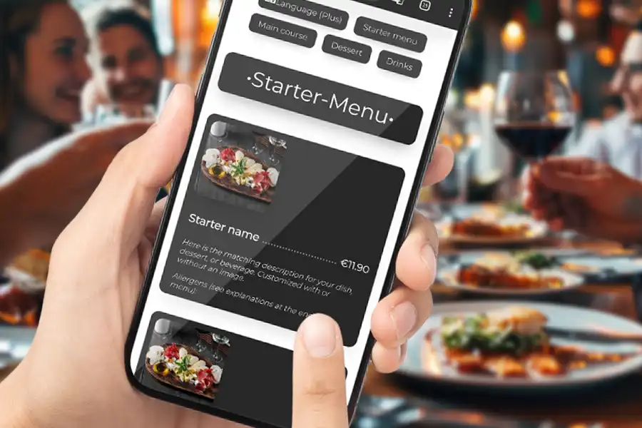 Person hält ein Smartphone in der Hand, auf dessen Bildschirm die Speisekarte von Bizandoo angezeigt wird.
